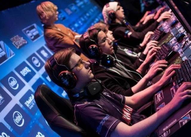 上保持冷静 上保持冷静